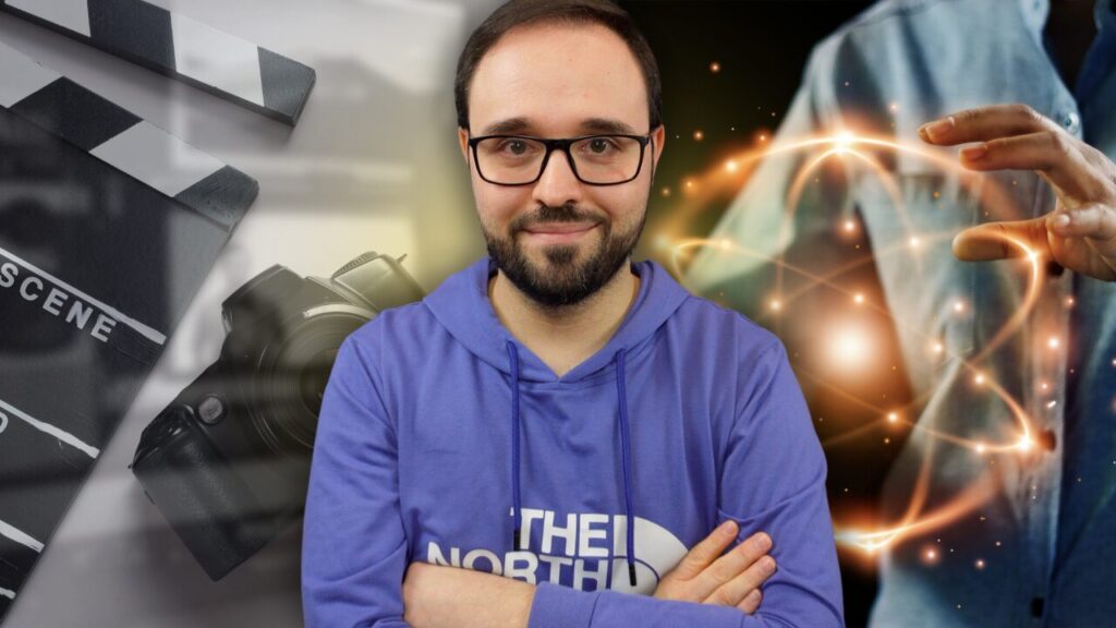 L'immagine mostra Luigi Pio D'Errico felice di annunciare il suo ritorno su YouTube